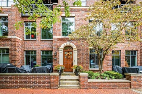 Photo of 251 Daniel Burnham Square Unit #259, Columbus, OH 43215 (MLS # 225043681)