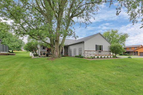 Photo of 2185 Sequoya Trail, London, OH 43140 (MLS # 226018466)