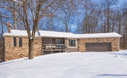 Photo of 2955 Tarkman Drive, Nashport, OH 43830 (MLS # 226003134)