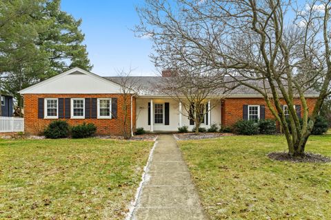 Photo of 2411 Lytham Road, Upper Arlington, OH 43220 (MLS # 225046353)