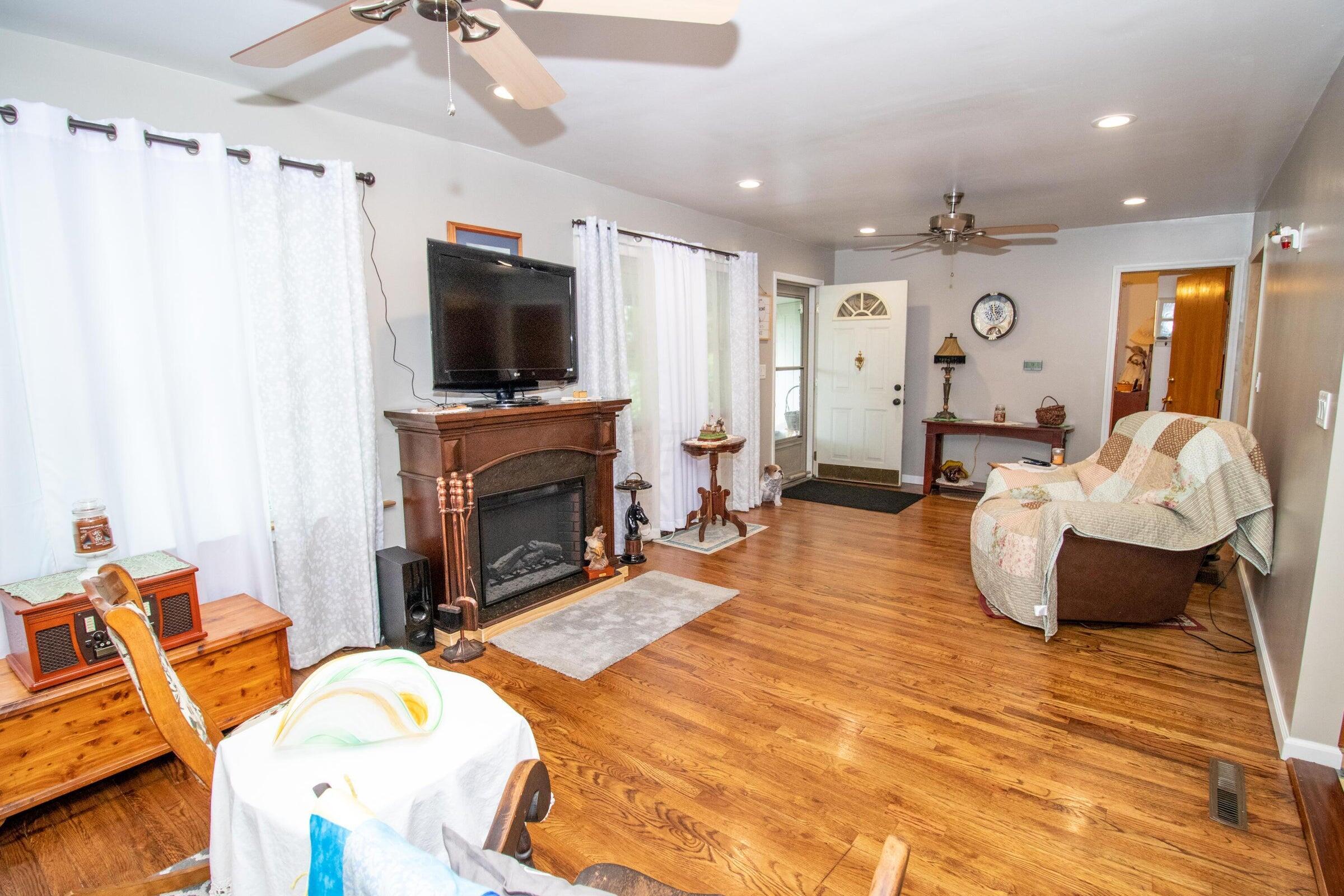 1089 Meadow Lane