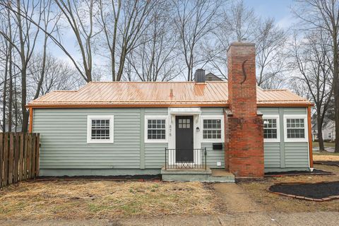 Photo of 878 Grandon Avenue, Columbus, OH 43209 (MLS # 226006491)