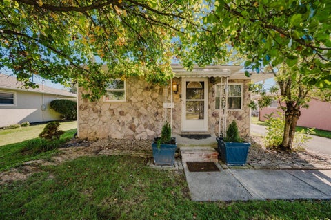 Photo of 1591 E Gates Street, Columbus, OH 43206 (MLS # 226039945)