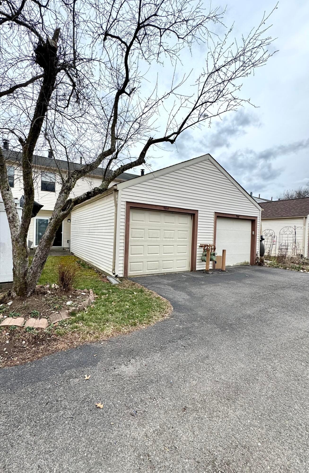 964 Cross Country Drive, Westerville, Ohio image 4