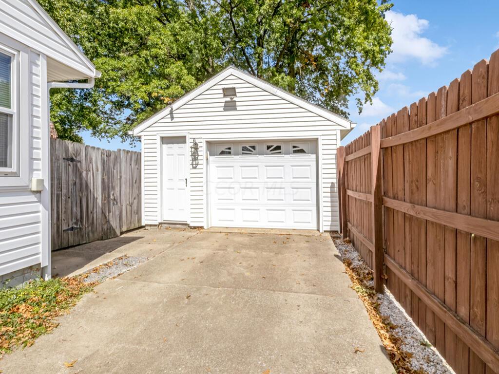 1584 Ridgewood Drive, Salem, Ohio image 21