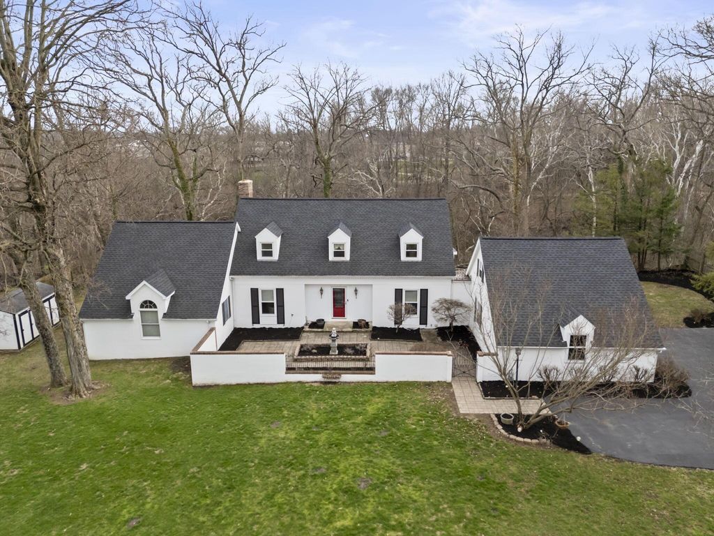 Photo of 41 Indian Run Drive, Dublin, OH 43017 (MLS # 226008621)