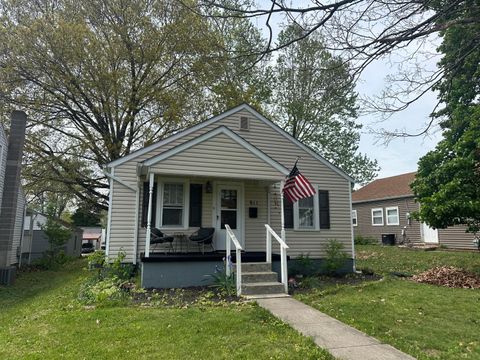 Photo of 811 Medill Avenue, Lancaster, OH 43130 (MLS # 226014104)