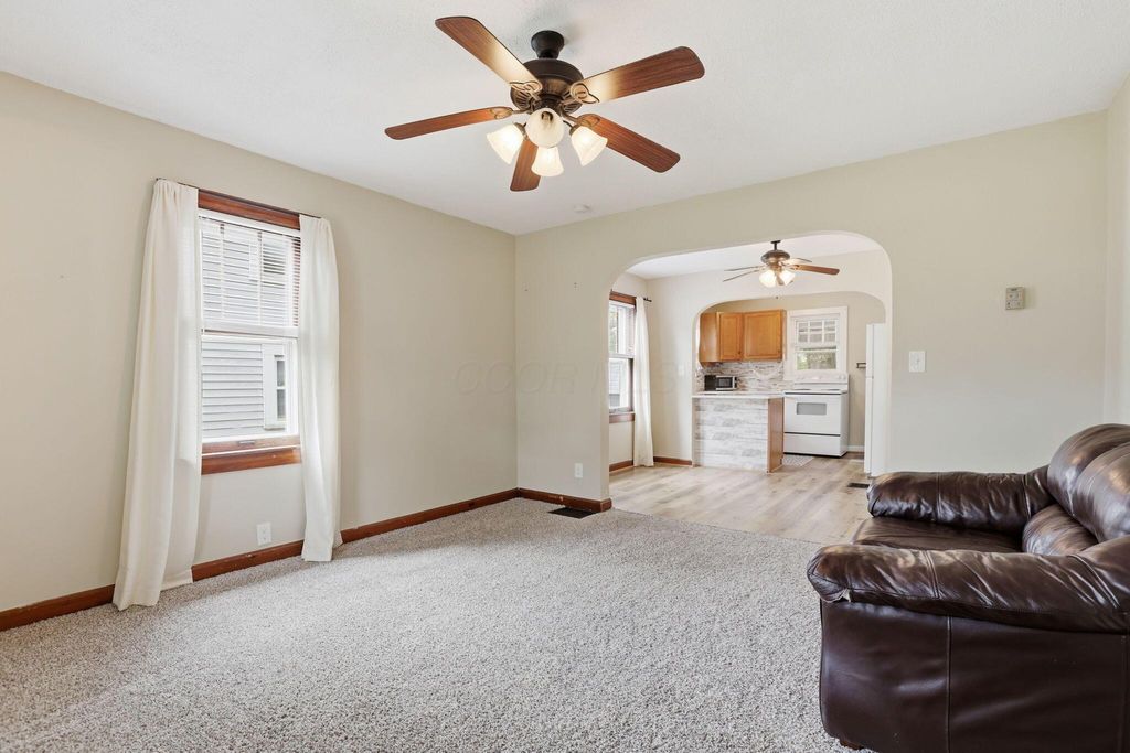 Photo of 811 Medill Avenue, Lancaster, OH 43130 (MLS # 226014104)