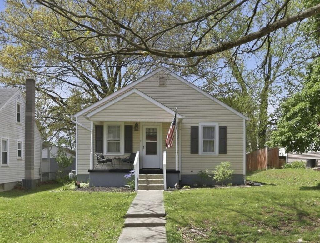 Photo of 811 Medill Avenue, Lancaster, OH 43130 (MLS # 226014104)