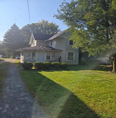 Photo of 37447 Detroit Road, Avon, OH 44011 (MLS # 226006715)