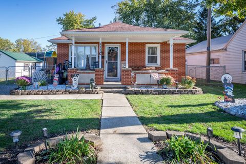 Photo of 1110 Vine Street, Washington Court House, OH 43160 (MLS # 225039948)