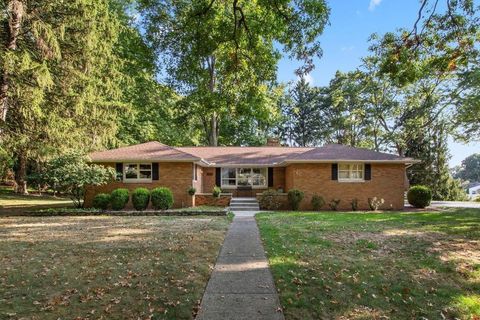 Photo of 1020 Sycamore Drive, Lancaster, OH 43130 (MLS # 226006793)