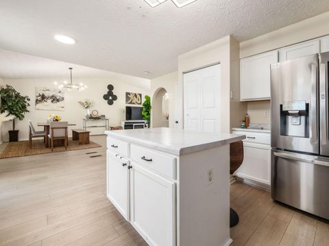 Tiny photo for 3148 Aldgate Street, Columbus, OH 43232 (MLS # 225040248)