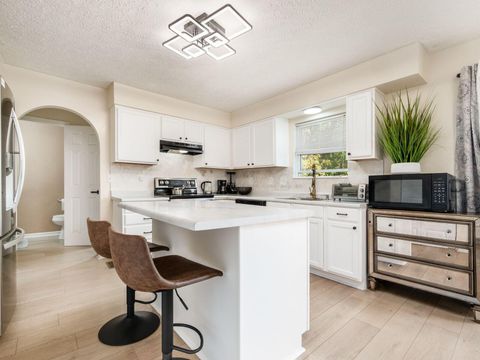 Tiny photo for 3148 Aldgate Street, Columbus, OH 43232 (MLS # 225040248)