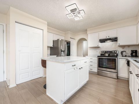 Tiny photo for 3148 Aldgate Street, Columbus, OH 43232 (MLS # 225040248)