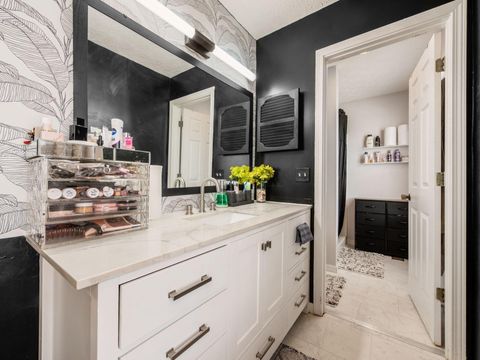 Tiny photo for 3148 Aldgate Street, Columbus, OH 43232 (MLS # 225040248)