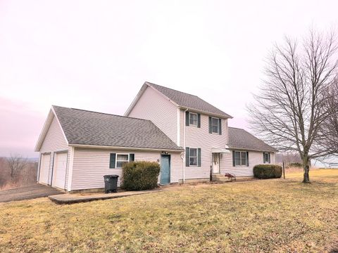 Photo of 141 Meadowpark Drive, Cambridge, OH 43725 (MLS # 226006268)