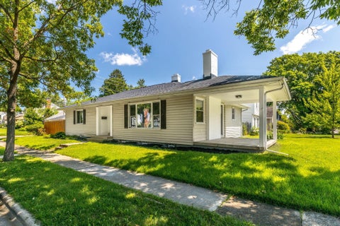 Photo of 1074 Grandon Avenue, Columbus, OH 43209 (MLS # 226029390)