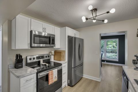 Tiny photo for 2547 Rosedale Avenue, Columbus, OH 43223 (MLS # 225036952)