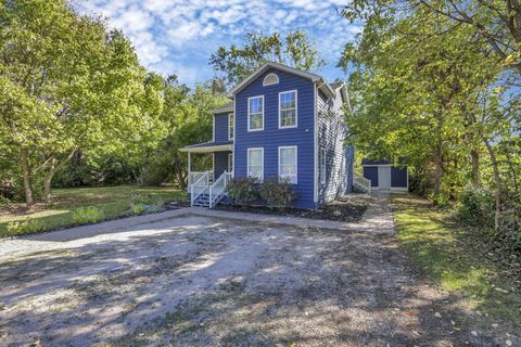 Tiny photo for 2547 Rosedale Avenue, Columbus, OH 43223 (MLS # 225036952)
