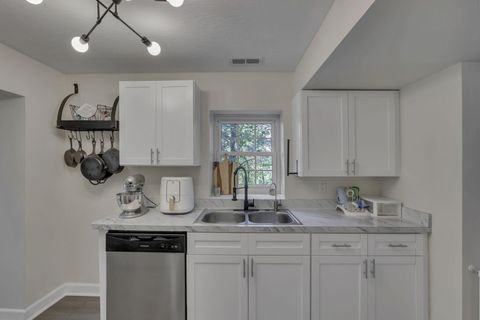 Tiny photo for 2547 Rosedale Avenue, Columbus, OH 43223 (MLS # 225036952)