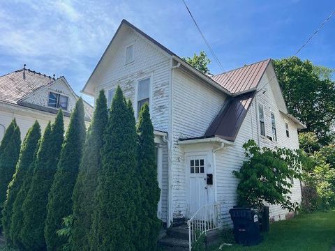 Photo of 561 W Main Street, Newark, OH 43055 (MLS # 225040753) Photo of 561 W Main Street, Newark, OH 43055 (MLS # 225040753)