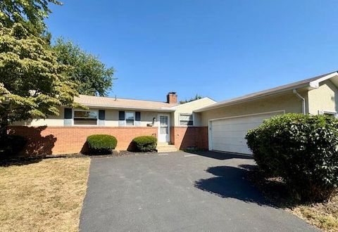 Photo of 1016 Lambeth Drive, Columbus, OH 43220 (MLS # 225037771)