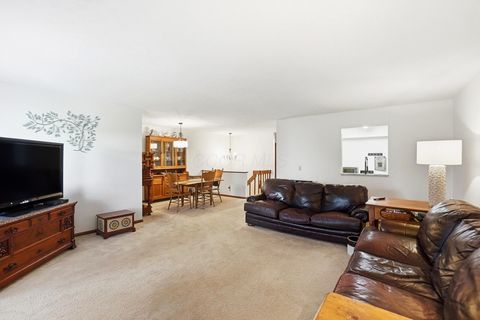 Tiny photo for 3213 Parkview Circle, Grove City, OH 43123 (MLS # 225045441)