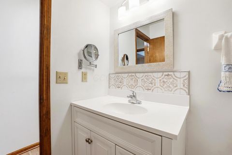 Tiny photo for 3213 Parkview Circle, Grove City, OH 43123 (MLS # 225045441)