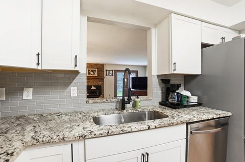 Tiny photo for 3213 Parkview Circle, Grove City, OH 43123 (MLS # 225045441)