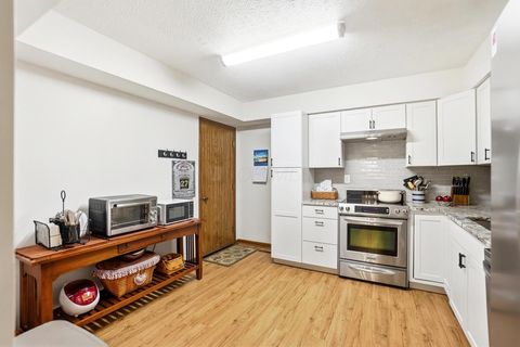 Tiny photo for 3213 Parkview Circle, Grove City, OH 43123 (MLS # 225045441)