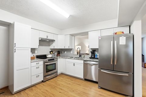 Tiny photo for 3213 Parkview Circle, Grove City, OH 43123 (MLS # 225045441)