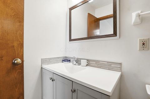 Tiny photo for 3213 Parkview Circle, Grove City, OH 43123 (MLS # 225045441)