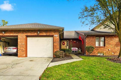 Photo of 3213 Parkview Circle, Grove City, OH 43123 (MLS # 225045441)