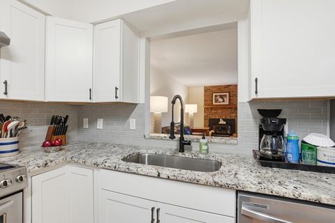 Tiny photo for 3213 Parkview Circle, Grove City, OH 43123 (MLS # 225045441)