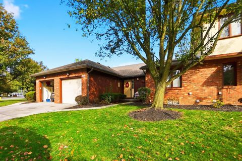 Tiny photo for 3213 Parkview Circle, Grove City, OH 43123 (MLS # 225045441)