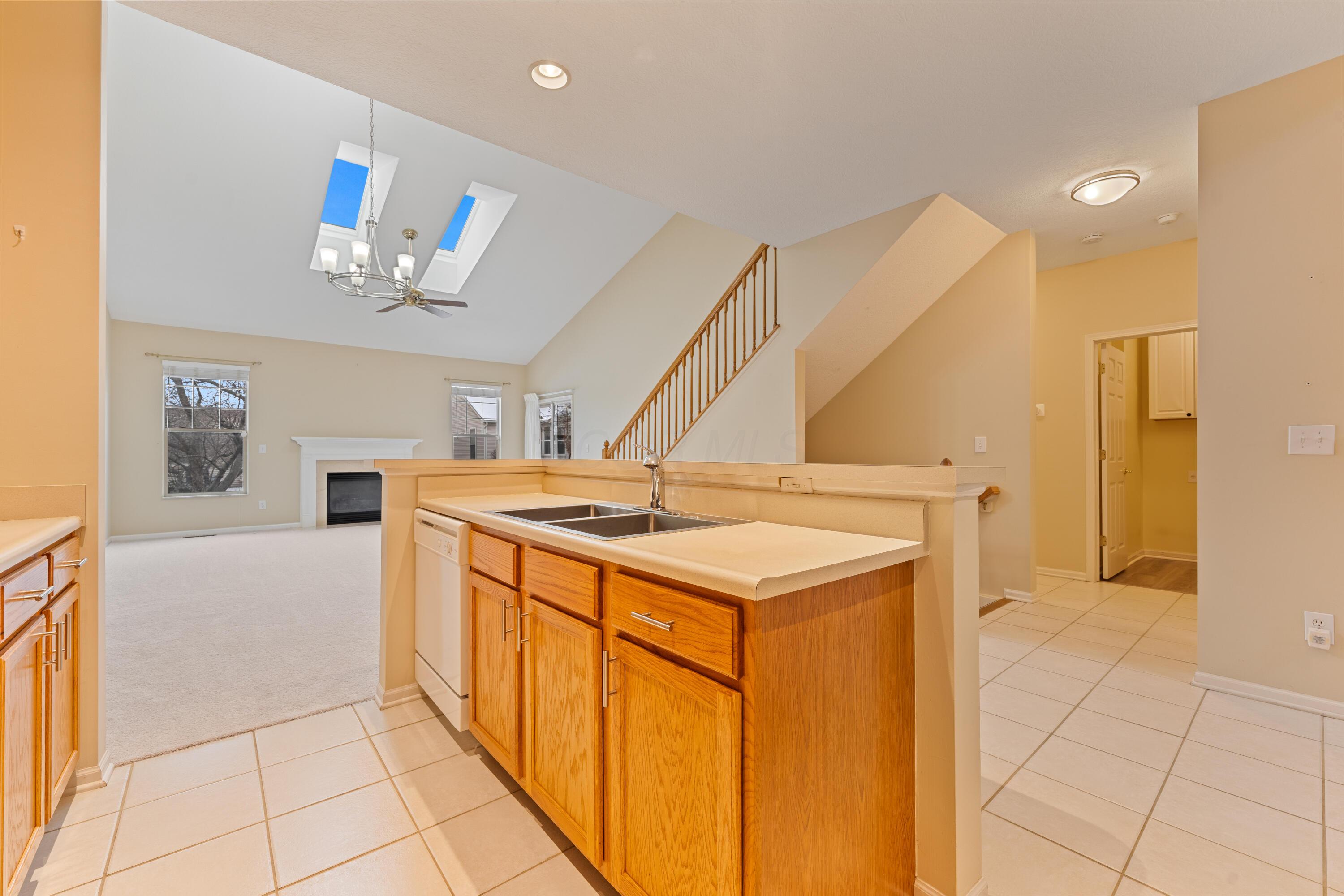 6011 Coventry Bend Drive, Hilliard, Ohio image 10