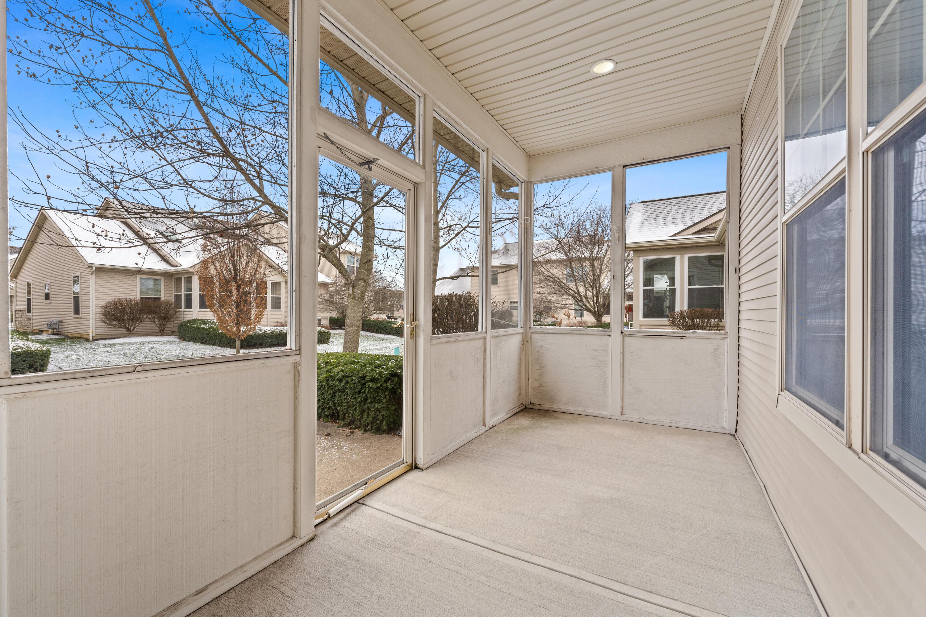 6011 Coventry Bend Drive, Hilliard, Ohio image 4