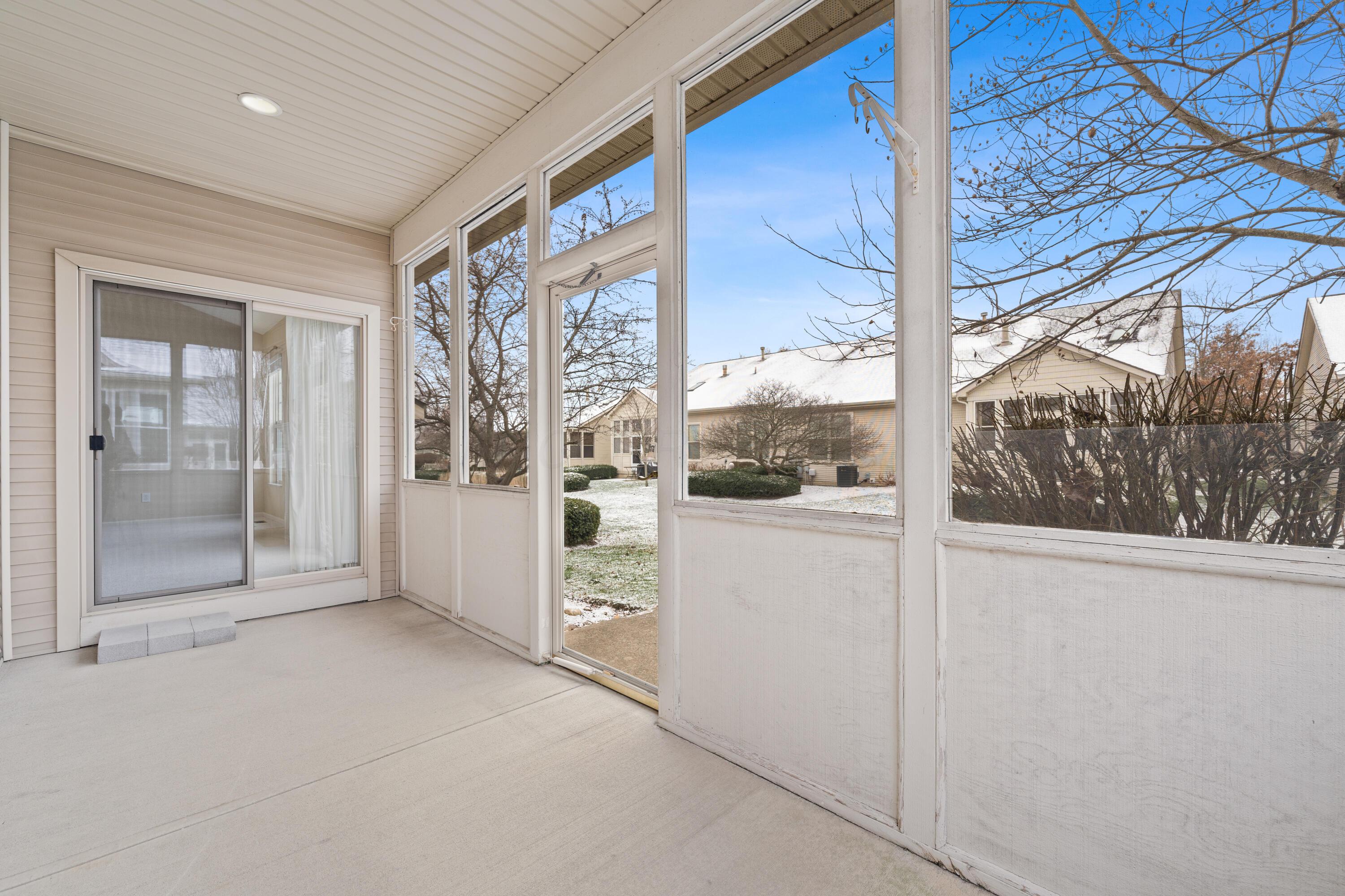 6011 Coventry Bend Drive, Hilliard, Ohio image 3