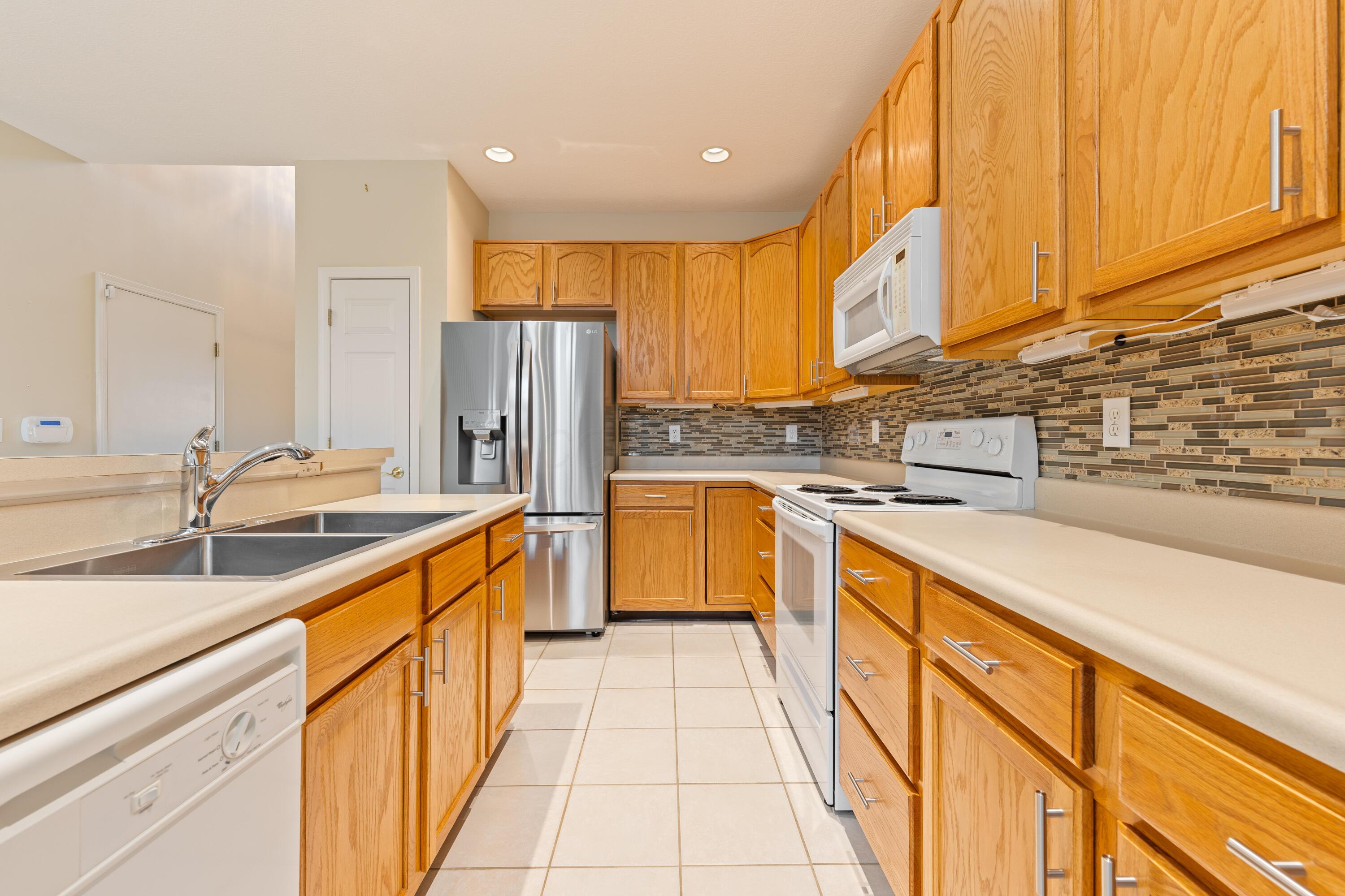 6011 Coventry Bend Drive, Hilliard, Ohio image 12