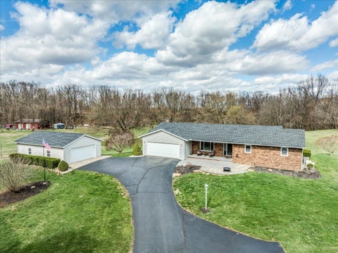 Photo of 1800 Ginder Road NW, Lancaster, OH 43130 (MLS # 226008401)