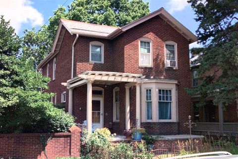 Photo of 624 Franklin Avenue, Columbus, OH 43215 (MLS # 226004899)