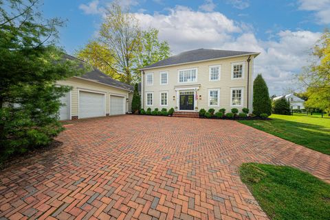 Photo of 11 Pickett Place, New Albany, OH 43054 (MLS # 226013796)