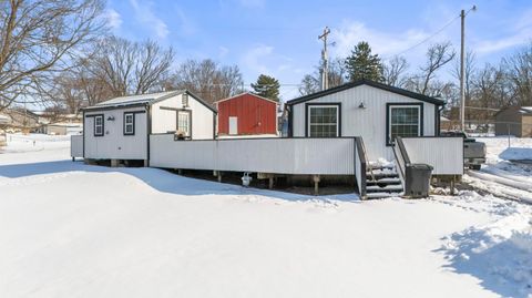 Photo of 15 Westview Place, Thornville, OH 43076 (MLS # 226006022)