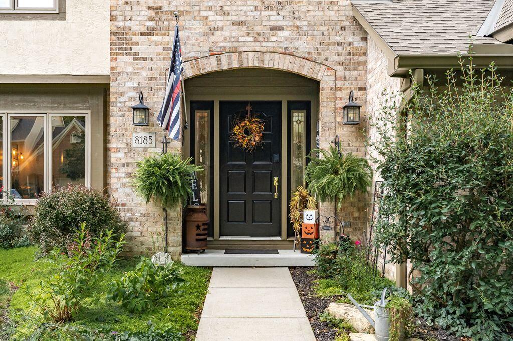Photo of 8185 Linden Leaf Circle, Columbus, OH 43235 (MLS # 226034773)