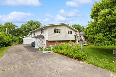 Photo of 975 Lornaberry Lane, Columbus, OH 43213 (MLS # 226026088)