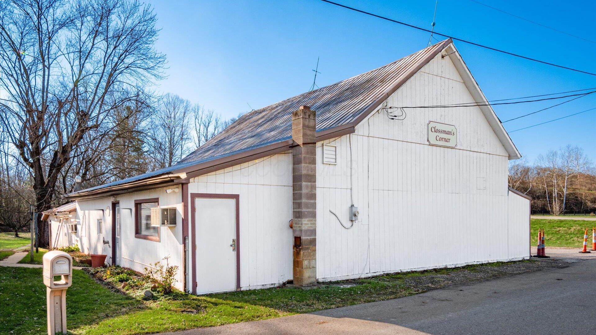 5955 Foxfire Drive, Zanesville, Ohio image 37