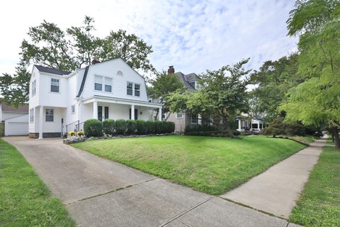 Photo of 41 E Dunedin Road, Columbus, OH 43214 (MLS # 226037277)