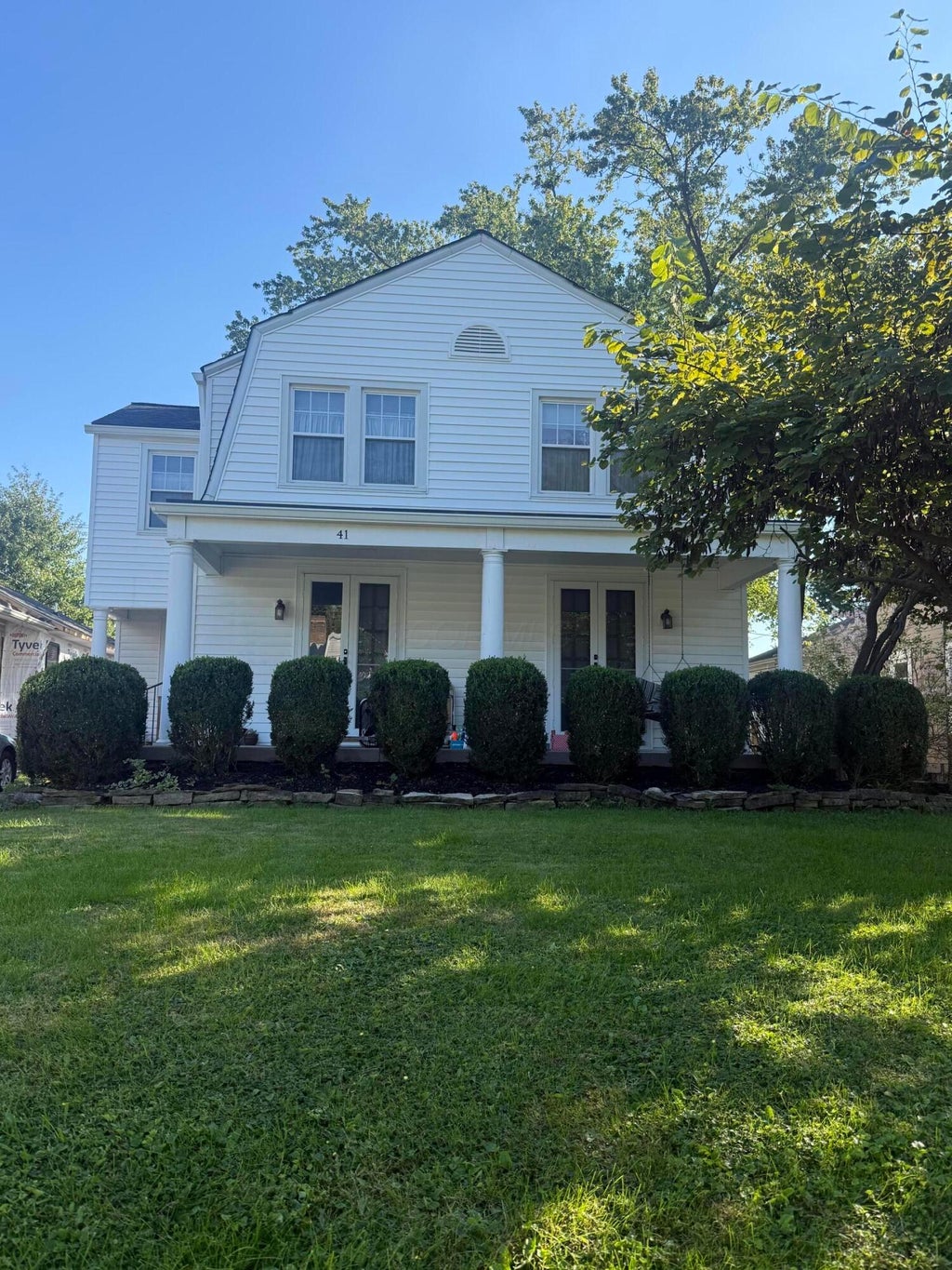 Photo of 41 E Dunedin Road, Columbus, OH 43214 (MLS # 226037277)