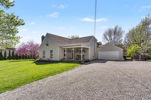 Photo of 4353 Hoover Road, Grove City, OH 43123 (MLS # 226011339)